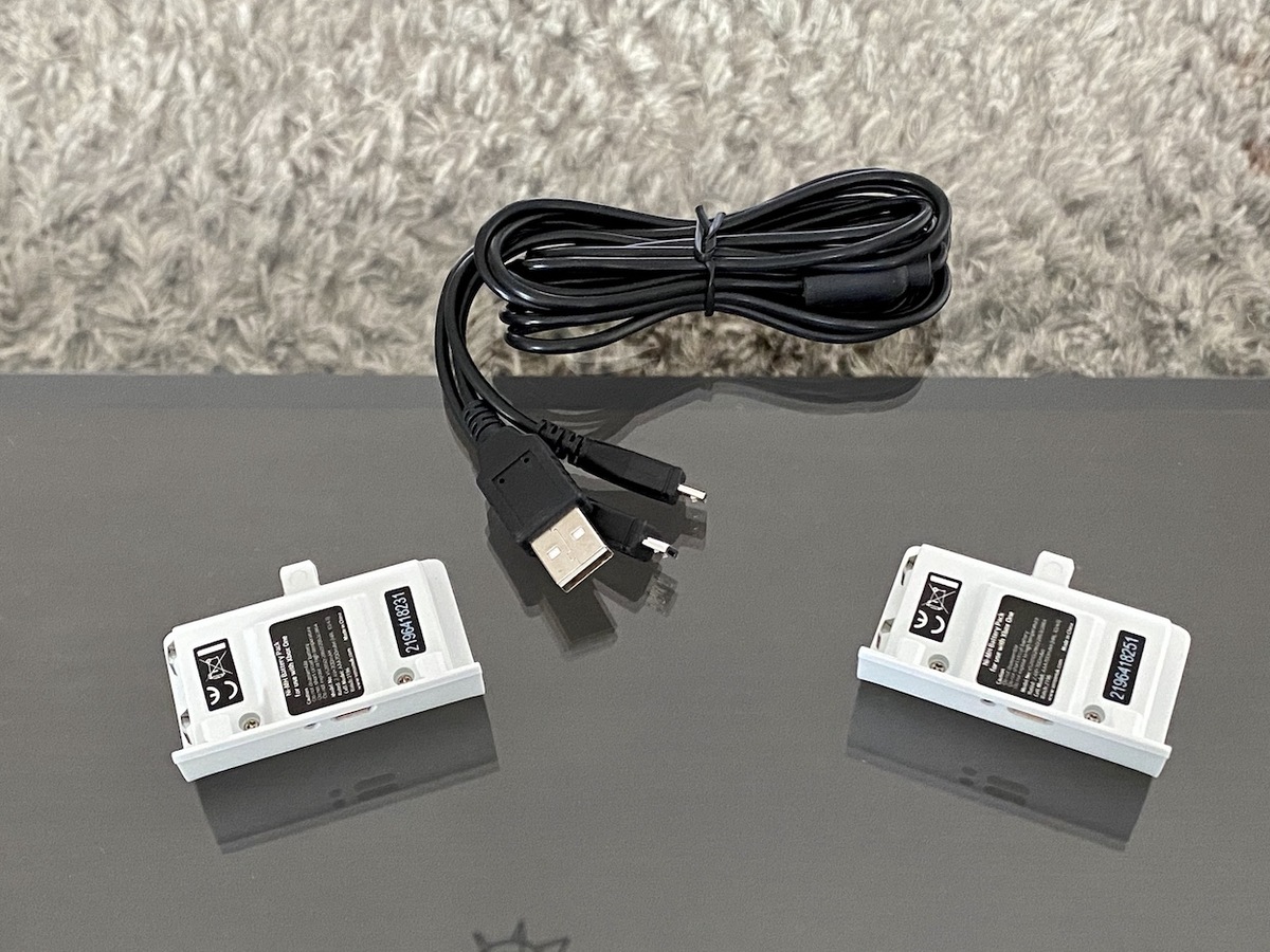 Venom Twin Rechargeable Battery Pack do konsoli Xbox One test