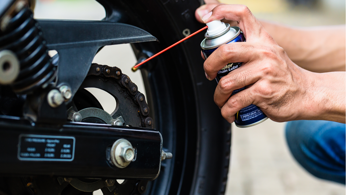 Najpopulárnejším riešením používaným v rôznych typoch motocyklov je reťazový pohon