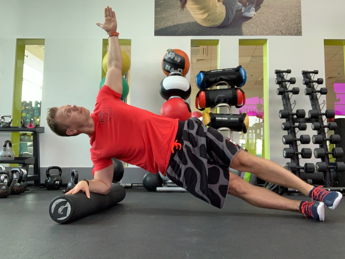 04 8 cvičení na kolieskach do bokov