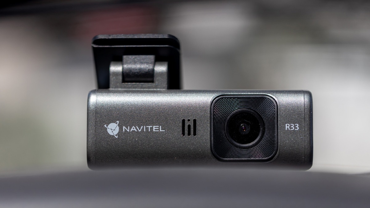 Автомобильный видеорегистратор navitel r33