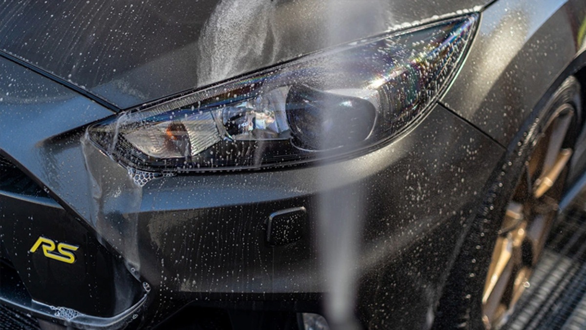 Opláchnite auto po umytí šampónom