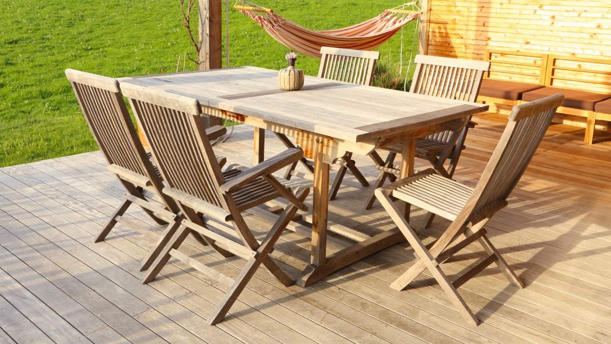 záhradný teakový nábytok