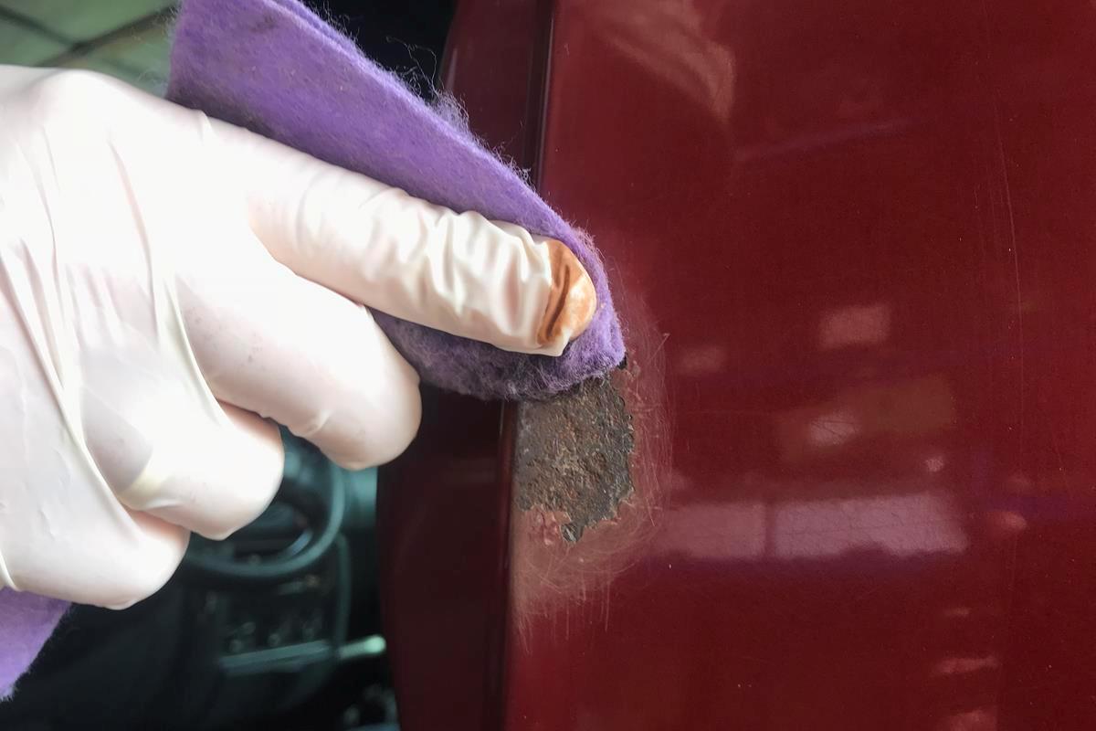 Odmaštění před aplikací neutralizátoru rzi