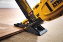 Напольный гвоздодер DeWalt DCN682D2 18 В 2x2 Ач