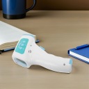 ПОРТАТИВНИЙ БЕЗКОНТАКТНИЙ ТЕРМОМЕТР ДЛЯ ВИМІРЮВАННЯ ТЕМПЕРАТУРИ ТІЛА З ПЛАСТИКУ