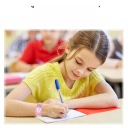 ДІВЧАТКА ДИВИТЬСЯ ДИТЯЧИЙ МУЛЬТФІЛЬМ замовити в Україні