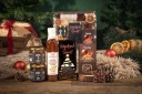 Рождественская подарочная корзина, мед, кофе, сироп, шоколад, миндаль и корица.