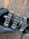 КОМПЛЕКТНА КОРОБКА ПОВОДОК БІГУНКИ ШЕСТЕРНЯ TRANSMISSION YAMAHA YZF 450 R 03-05  фото 8