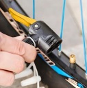 POMPE NOZNA DWUTLOKOWA AUTOMOBILE POUR VÉLO VERS PILEK AVEC MANOMÈTREphoto 11