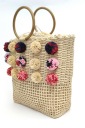 Сумка-корзина с помпонами из рафии