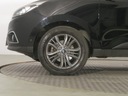 Hyundai ix35 1.6 GDI, Skóra, Navi, Xenon Wyposażenie - komfort Elektrycznie ustawiane lusterka Elektryczne szyby tylne Przyciemniane szyby Wspomaganie kierownicy Elektryczne szyby przednie Wielofunkcyjna kierownica Podgrzewane przednie siedzenia Podgrzewane tylne siedzenia Tapicerka skórzana