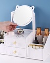 Туалетный столик с зеркалом, органайзер для косметики, украшений, маленькая белая коробочка.