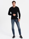 Pánsky sveter s textúrou a polkruhovým výstrihom čierny V4 OM-SWSW-0104 S Kolekcia QUINTESSENCE