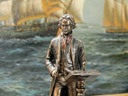Фигурка Людвига Ван Бетховена музыкальная шкатулка на V-образном постаменте