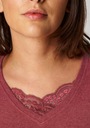 Теплая женская футболка из хлопка с кружевом М