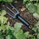 FISKARS SOLID Небольшие садовые вилы для рыхления и проветривания почвы.