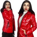 Весенняя куртка стегала капюшоном