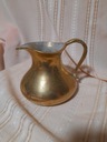 Толстый латунный кувшин
