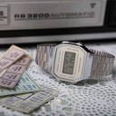 Strieborné hodinky Casio Vintage s náramkom A168WEM-7EF v retro štýle Šírka remienka 18 mm