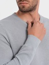 Pánsky sveter s textúrou a polkruhovým výstrihom svetlo šedý V5 OM-SWSW-0104 S EAN (GTIN) 5902228906384