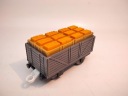 Платформенный грузовой вагон TOMY Trackmaster с кирпичами