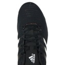 Кроссовки Adidas со спортивными шипами.