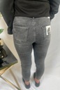 Rozciągliwe spodnie jeansowe szare r. 38 Kolor szary