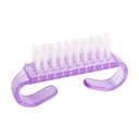 Маленькая фиолетовая кисть для маникюра и пыли.