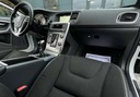 Volvo V60 2.0 D 181KM gwarancja BEZWYPADKOW... Wyposażenie - komfort Elektryczne szyby przednie Elektryczne szyby tylne Elektrycznie ustawiane lusterka Podgrzewane przednie siedzenia Podgrzewane tylne siedzenia Tapicerka tekstylna Wielofunkcyjna kierownica Wspomaganie kierownicy Zawieszenie adaptacyjne Skórzana kierownica