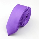 Элегантный мужской узкий, гладкий галстук фиолетового цвета.