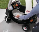 Little Tikes катаются на уютном полицейском автомобиле-купе