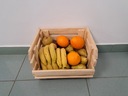 Деревянный ящик для овощей и фруктов.