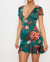 PRETTYLITTLETHING зеленое платье с открытой спиной40