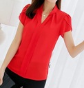 Красная женская блузка с воротником стойкой, короткими рукавами.