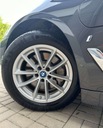 BMW Seria 5 530e Luxury Line sport Hybryda Plug In Wyposażenie - komfort Elektryczne szyby przednie Elektrycznie ustawiane fotele Elektrycznie ustawiane lusterka Podgrzewane lusterka boczne Skórzana kierownica Tapicerka skórzana Wielofunkcyjna kierownica