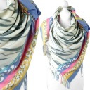 Стильная шаль с кисточками - весна в разных исполнениях