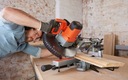 Торцовочная пила с подачей 254мм 2100Вт Black Decker BES710 + Рабочий стол