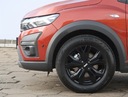 Dacia Jogger 1.0 TCe, Salon Polska, 1. Właściciel Wyposażenie - bezpieczeństwo Kamera cofania Poduszka powietrzna chroniąca kolana ASR (kontrola trakcji) Poduszki boczne przednie Alarm Poduszka powietrzna pasażera ABS ESP (stabilizacja toru jazdy) Czujnik deszczu Poduszka powietrzna kierowcy Isofix