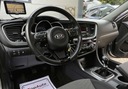 Kia Optima 2.0 MPI ZALEDWIE 52000km bezwypad... Wyposażenie - komfort Elektryczne szyby przednie Elektryczne szyby tylne Elektrycznie ustawiane lusterka Podgrzewane lusterka boczne Podgrzewane przednie siedzenia Podgrzewane tylne siedzenia Przyciemniane szyby Wentylowane fotele Wielofunkcyjna kierownica Wspomaganie kierownicy Skórzana kierownica