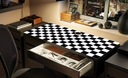 Защитный коврик в виде шахматной доски Ikea на стол.