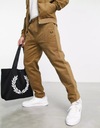 FRED PERRY CORD TAPERED LEG JOGGERS IN TAN PÁNSKE MENŠIE NOHAVICE veľ. M