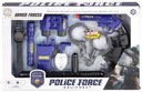 Комплект полицейского костюма, полицейского, пистолета и наручников.