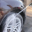 Водяной пистолет для мытья автомобиля.
