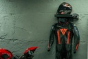 Настенный держатель/вешалка для мотоциклетного шлема и костюма