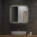 Современное светодиодное зеркало для ванной комнаты 50х50 см.
