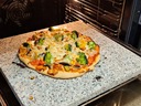 Kameň na pizzu 40x30 Veľká žltá - medová + lopatka na pizzu prírodná 2w1 Materiál Granit