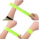 Желтая самозатягивающаяся светоотражающая лента.