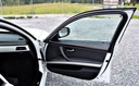 BMW Seria 3 2.0D Automatyczna klimatyzacja Spr... Wyposażenie - bezpieczeństwo ABS ASR (kontrola trakcji) Czujnik deszczu ESP (stabilizacja toru jazdy) Kurtyny powietrzne Poduszka powietrzna kierowcy Poduszka powietrzna pasażera Poduszki boczne przednie Poduszki boczne tylne