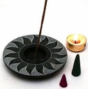 Подставка для благовоний из черного мыльного камня, мотив Солнца.