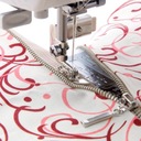 Двусторонняя, узкая лапка для молнии, высокое крепление.